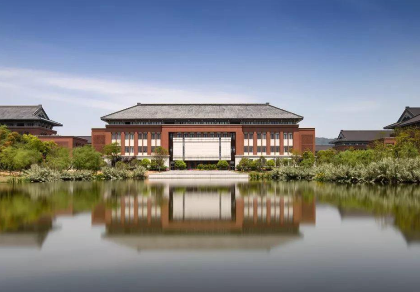 浙江大學(xué)【醫(yī)療健康產(chǎn)業(yè)MBA】顏值當(dāng)?shù)溃磦鹘y(tǒng)藥企如何布局醫(yī)美產(chǎn)業(yè)？