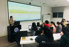 【學(xué)在華理】第十屆“尖烽時刻”商業(yè)模擬大賽賽前培訓(xùn)成功舉辦