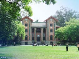 南都專訪中大管院院長王帆｜我等了十年才等到AI在商業(yè)上的春天