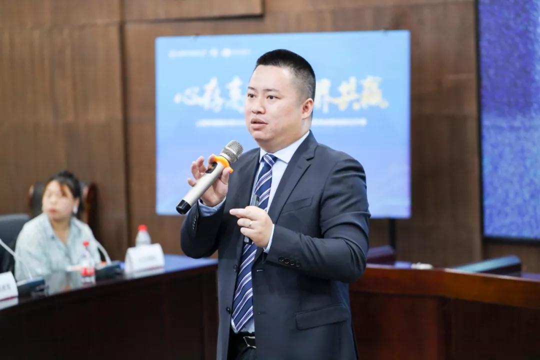 上外國(guó)際工商管理學(xué)院副院長(zhǎng)兼MBA中心主任吳昀橋：聆聽(tīng)內(nèi)心的聲音 為夢(mèng)想永不停歇