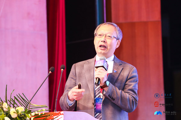 新商科 新領(lǐng)袖 新征程——西安交通大學(xué)管理學(xué)院院長馮耕中受邀參加第十三屆中國MBA聯(lián)盟領(lǐng)袖年會暨商學(xué)院高峰論壇  