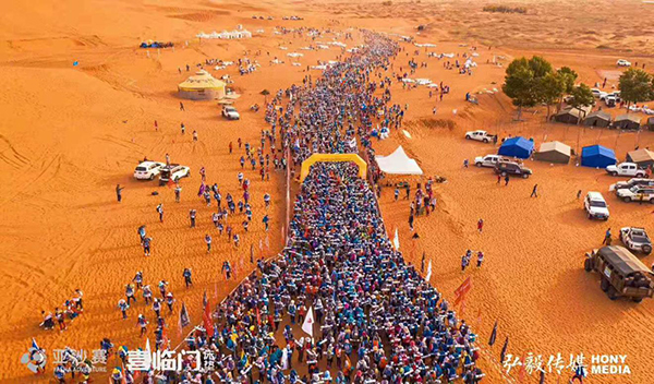 直面沙賽“1+4” 模式和它的幕后操盤人——專訪亞太地區(qū)商學(xué)院沙漠挑戰(zhàn)賽(亞沙)組委會(huì)秘書長高倩