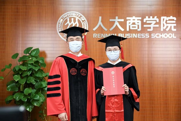 中國(guó)人民大學(xué)商學(xué)院舉行2020屆學(xué)位授予儀式暨畢業(yè)典禮 | 致不平凡的畢業(yè)季