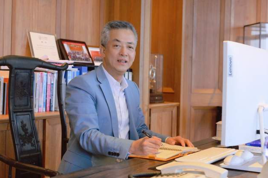 E啟?致未來|中大管院EMBA校友理事會執(zhí)行會長丘育華：從創(chuàng)業(yè)到履職，總有人正年輕