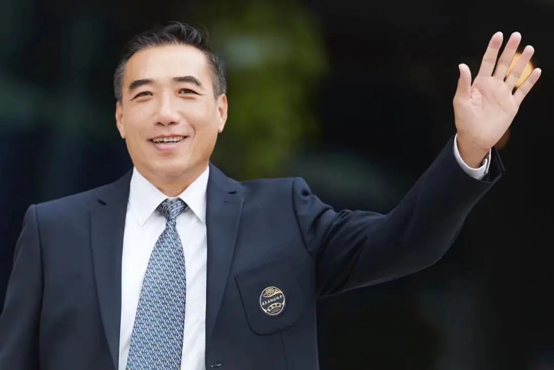 E啟?致未來丨EMBA校友理事會榮譽(yù)會長曾毓昌：因?yàn)闊釔郏跃省猩酱髮W(xué)管理學(xué)院EMBA二十周年校友系列專訪