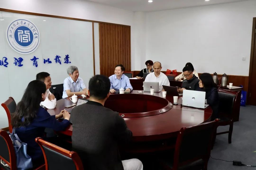 中國企業(yè)管理研究會會長黃速建教授蒞臨浙工商MBA學院講學指導