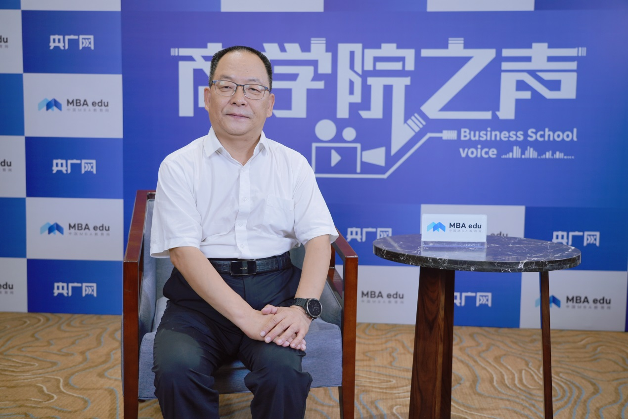 山西財經(jīng)大學工商管理學院院長、MBA教育中心主任衛(wèi)虎林出席新增MBA培養(yǎng)院校工作交流會議