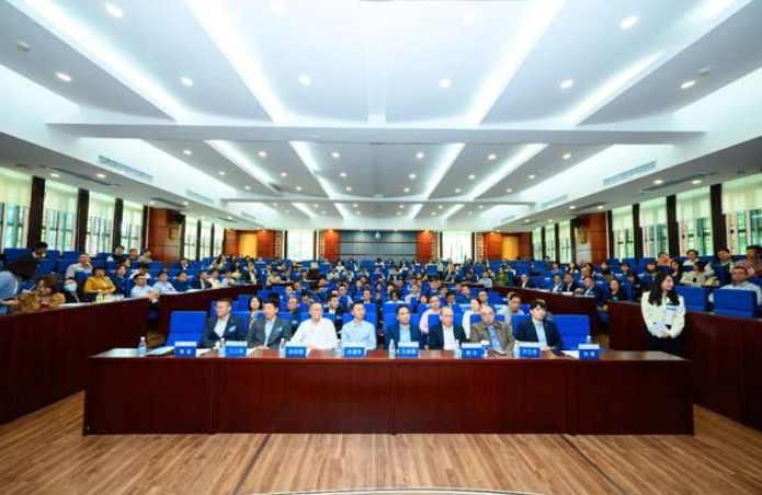 華南理工大學(xué)工商管理學(xué)院2023年MBA/MPAcc/MEM“啟明星”校外導(dǎo)師敦聘儀式暨主題講座順利舉行