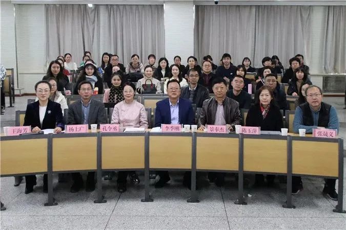 新疆財(cái)經(jīng)大學(xué)舉辦工商管理學(xué)科建設(shè)論壇