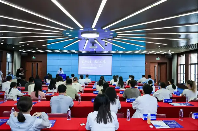 “未來(lái)已來(lái)，進(jìn)無(wú)止境 ”｜上海理工大學(xué)管理學(xué)院專業(yè)學(xué)位經(jīng)濟(jì)類聯(lián)考項(xiàng)目2025夏令營(yíng)成功舉辦！