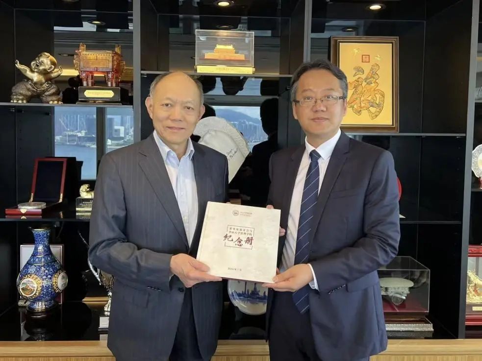 中山大學(xué)管理學(xué)院張俊生院長一行赴港拜訪霍震寰先生和霍啟文先生