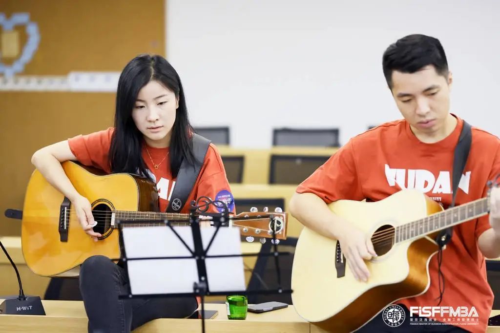 復(fù)旦在職金融MBA李怡華：從“1號(hào)中國(guó)員工”到大廠財(cái)務(wù)BP，無(wú)畏人生永遠(yuǎn)熱辣滾燙丨同窗