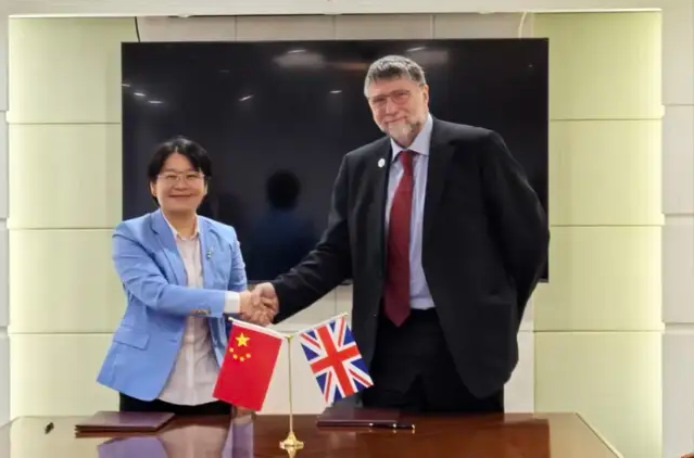 曼徹斯特大學(xué)副校長Stephen Flint教授一行訪滬，深化中國合作