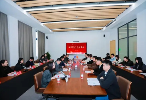 上工程管理學(xué)院專業(yè)學(xué)位教育中心舉辦“商啟新春 共筑夢(mèng)想”年會(huì)