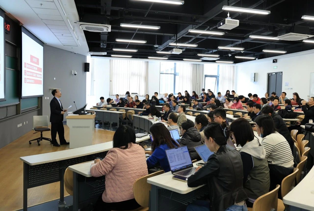 北京信息科技大學(xué)商學(xué)院召開2025年工作部署會(huì)