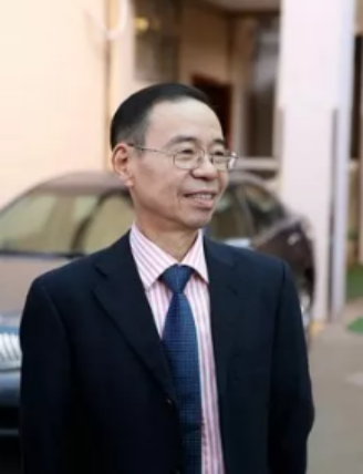 25周年專訪 | “華山工匠”許震生校友：匠心筑夢，醫(yī)路前行