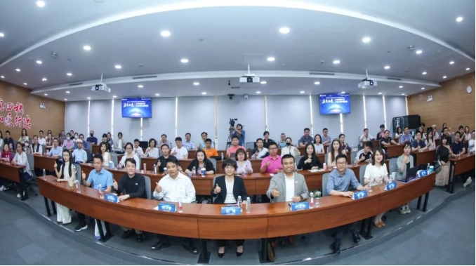 “iBEST融合創(chuàng)新系列論壇|應(yīng)變而進(jìn)：全球政策變革與企業(yè)全球化戰(zhàn)略轉(zhuǎn)型”順利召開