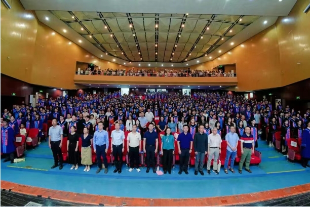 經(jīng)彩未央 華章啟航——西南交通大學(xué)經(jīng)濟管理學(xué)院舉行2025屆學(xué)生畢業(yè)典禮暨學(xué)位授予儀式