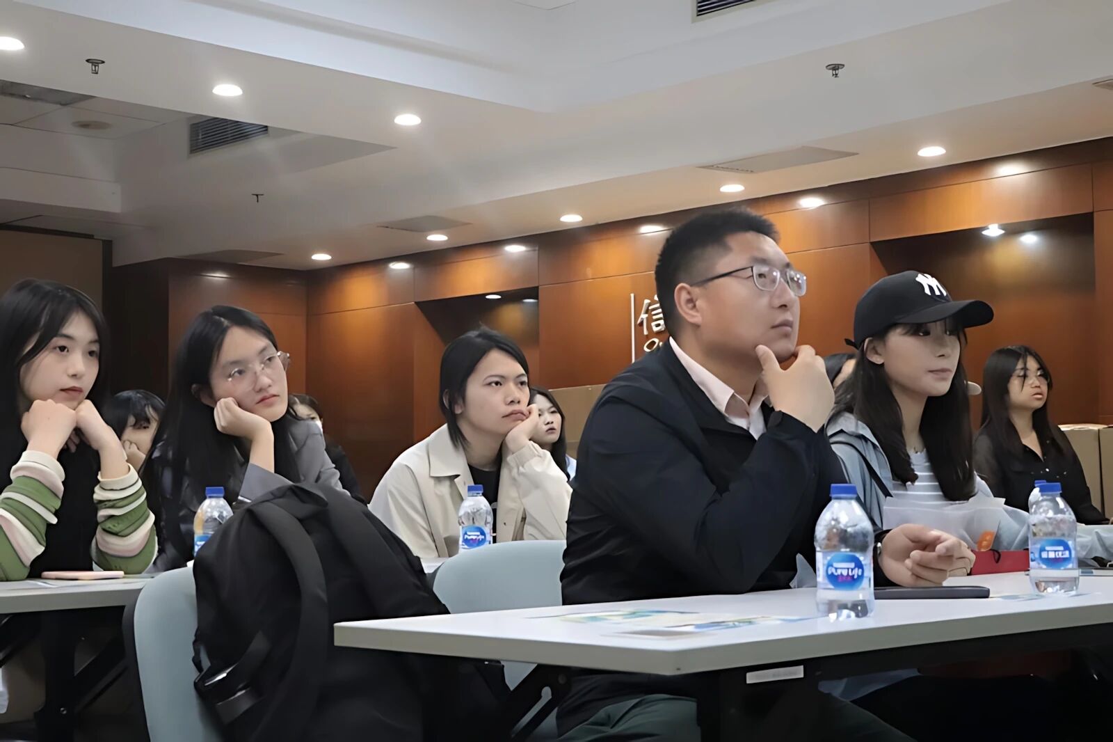 “春光正好”社會(huì)實(shí)踐ing | 中央民族大學(xué)管院觸摸AI賦能審計(jì)變革與工業(yè)未來(lái)的心跳