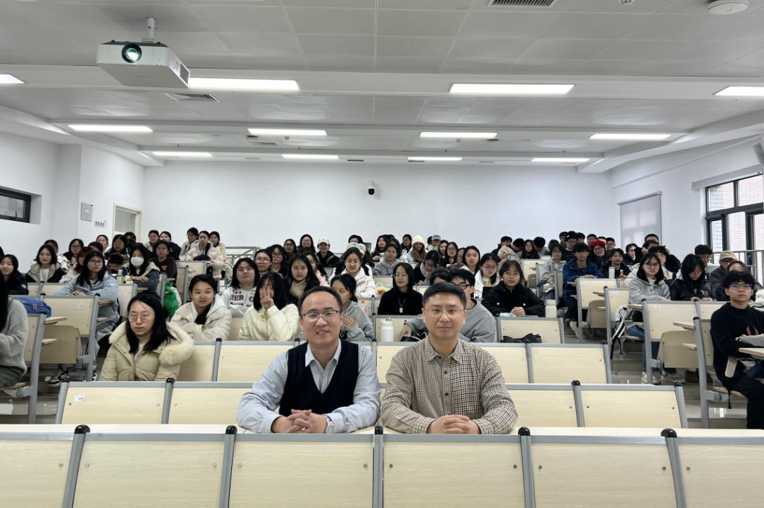 明德講壇“邊疆民族地區(qū)公共治理”系列講座（六）| 鑄牢中華民族共同體意識(shí)的互嵌社區(qū)實(shí)踐——以新疆為例