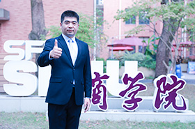 商學(xué)院之聲 | 專訪上海師范大學(xué)商學(xué)院黨委副書記傅毅教授：AI驅(qū)動教學(xué)革新，全面提升學(xué)生管理創(chuàng)新能力與人文素養(yǎng)。